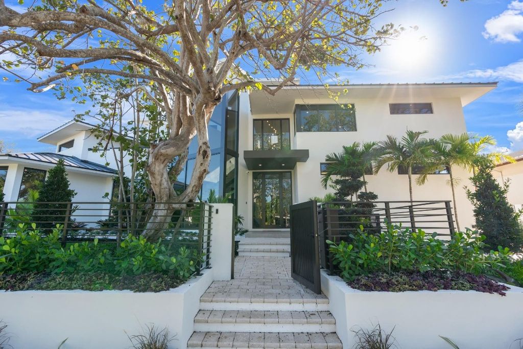 Photo of 2035 Intracoastal Drive, Fort Lauderdale, FL 33305 (MLS # F10548190)