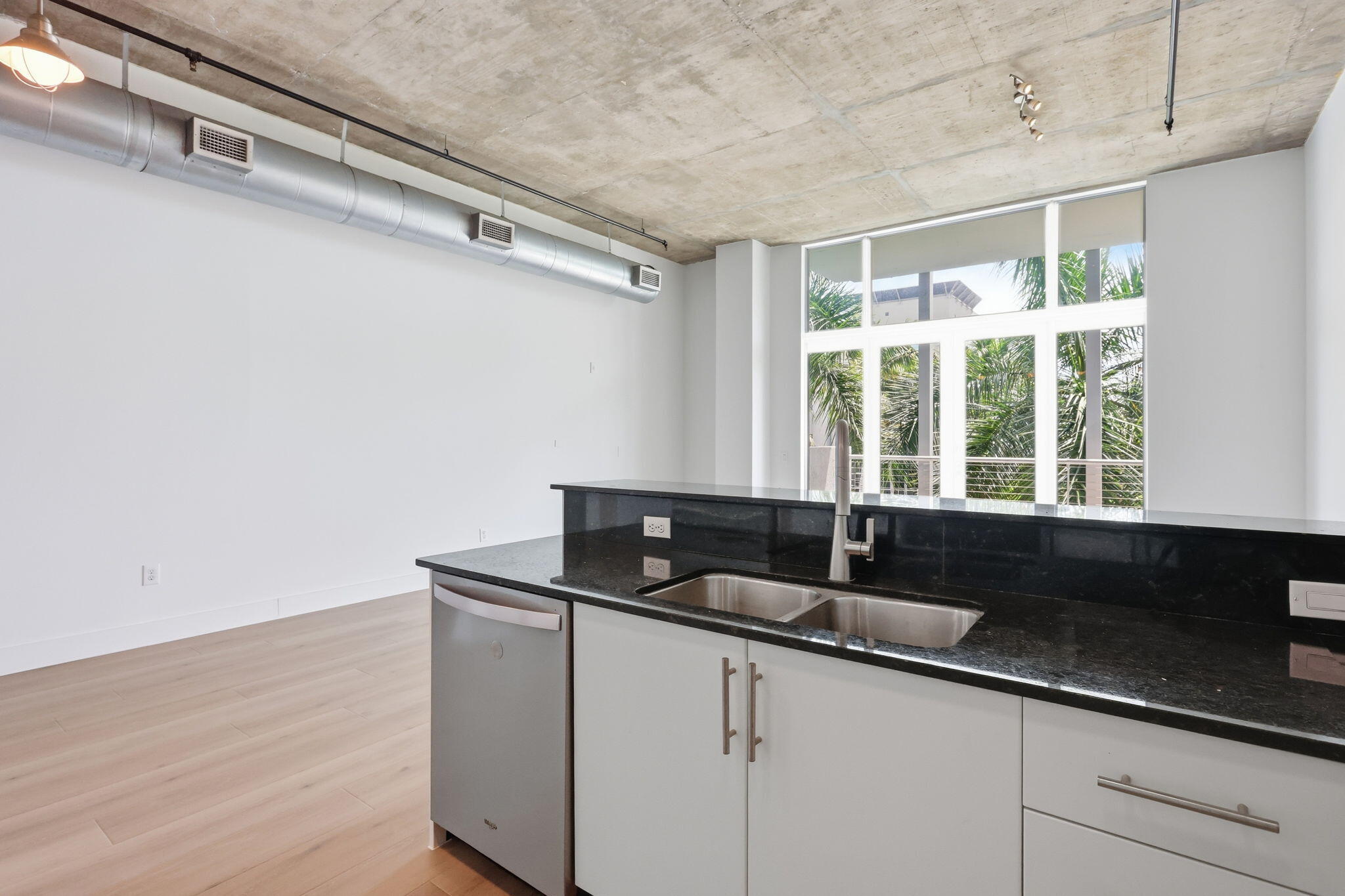 180 NE 4th Avenue 307