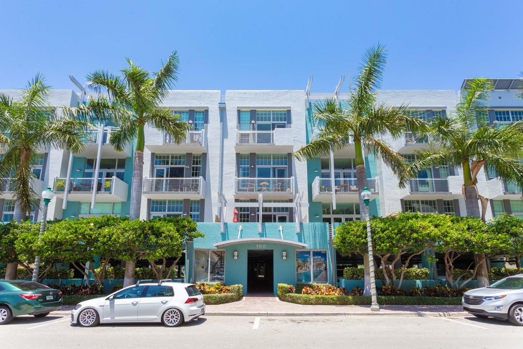 Photo of 180 NE 4th Avenue #307, Delray Beach, FL 33483 (MLS # B26049862)