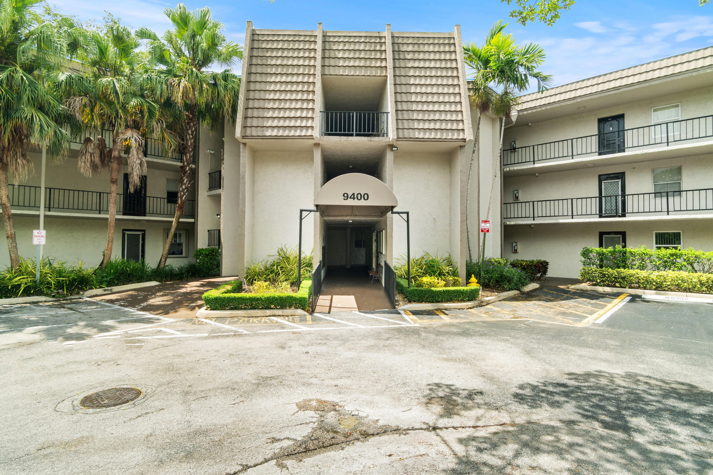 LIME BAY CONDOMINIUM 8 - Residential