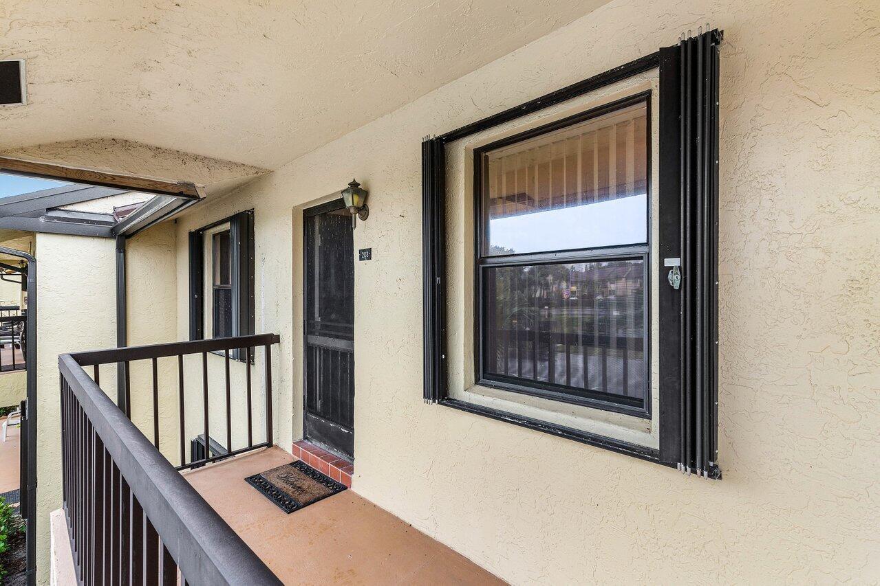 4689 Lucerne Lakes Boulevard 203