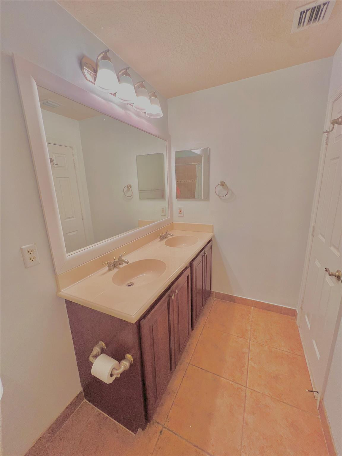 Lyons Indust Park 71-1 B - Residential Lease