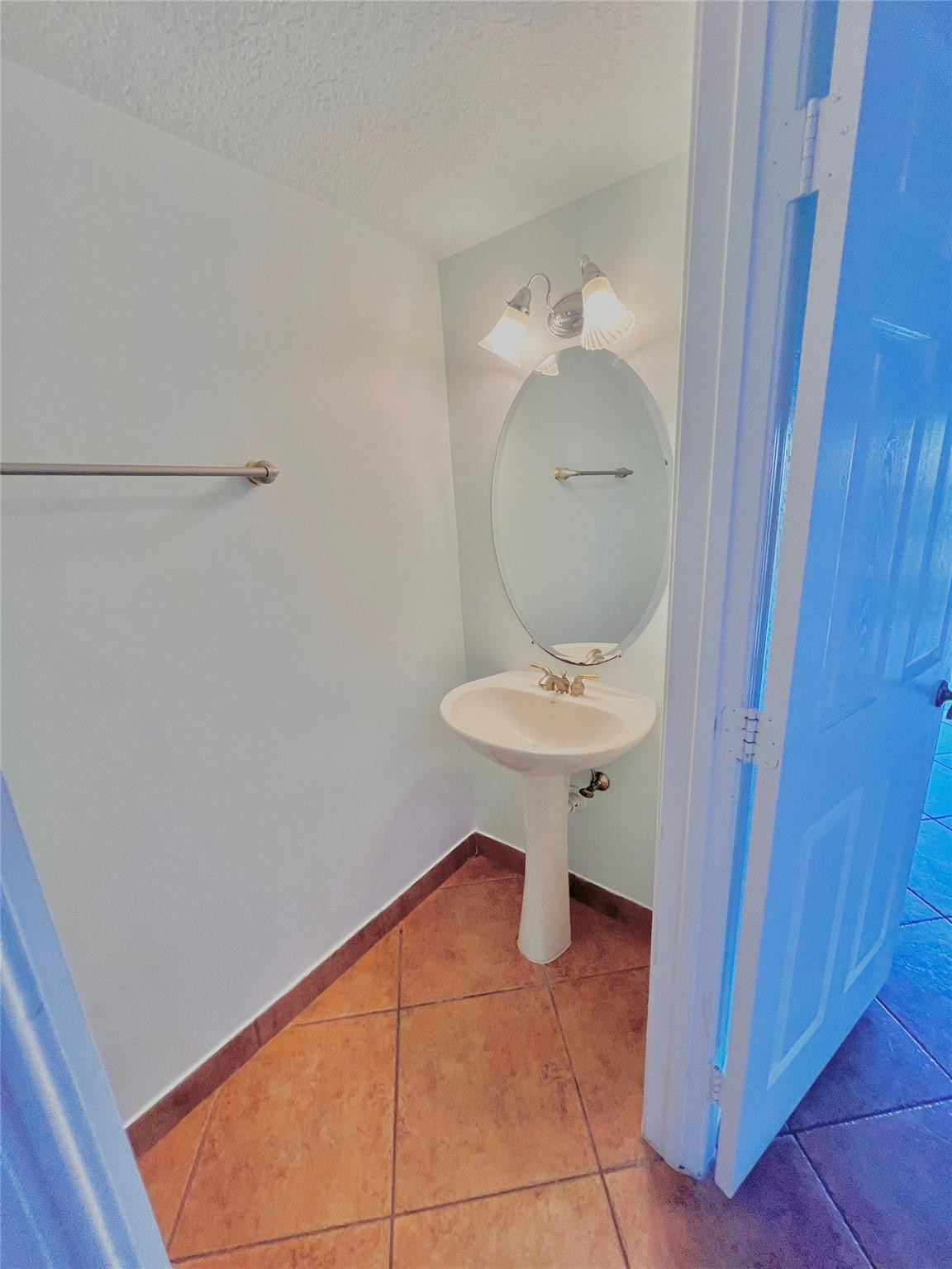 Lyons Indust Park 71-1 B - Residential Lease