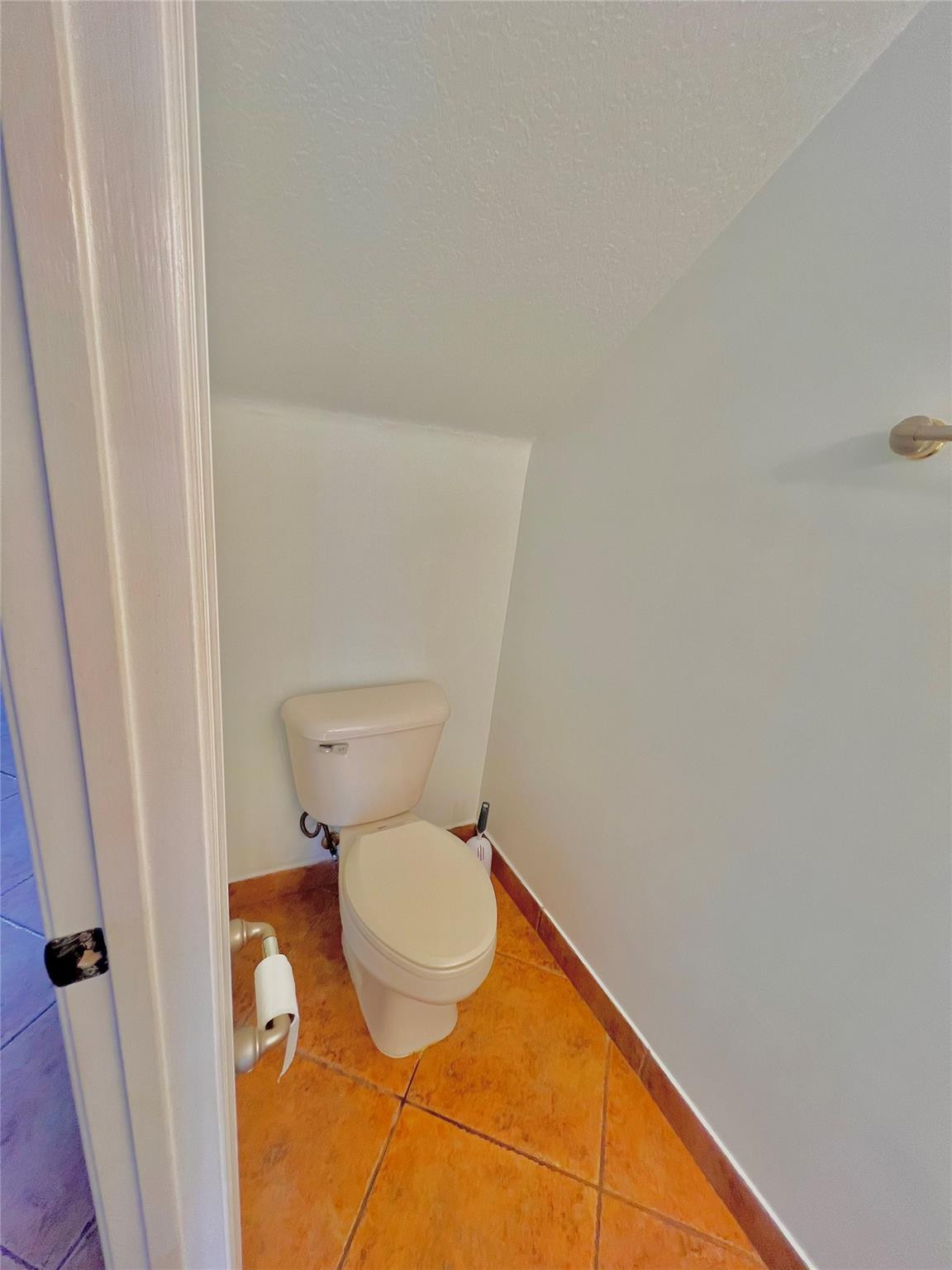 Lyons Indust Park 71-1 B - Residential Lease