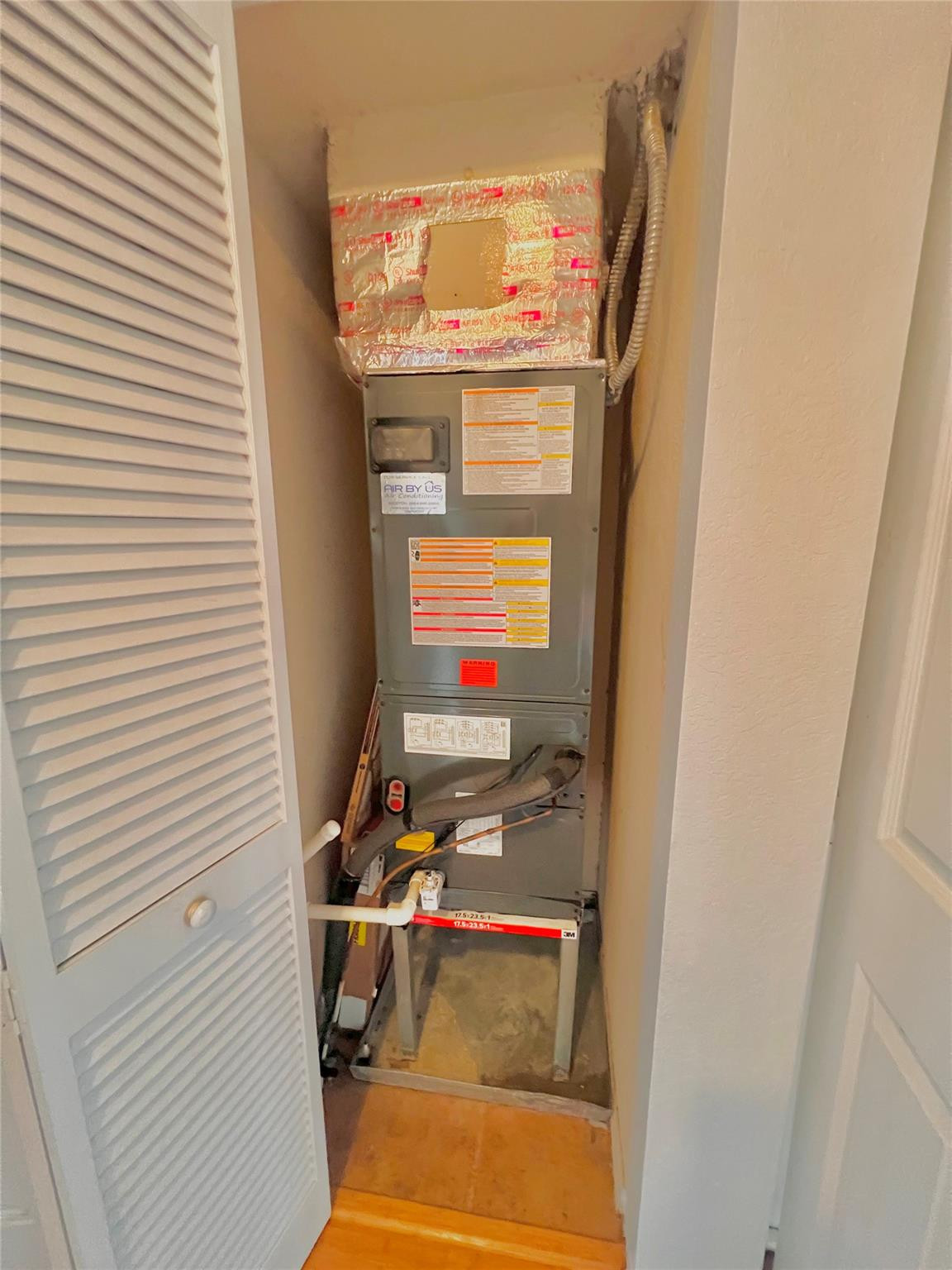 Lyons Indust Park 71-1 B - Residential Lease