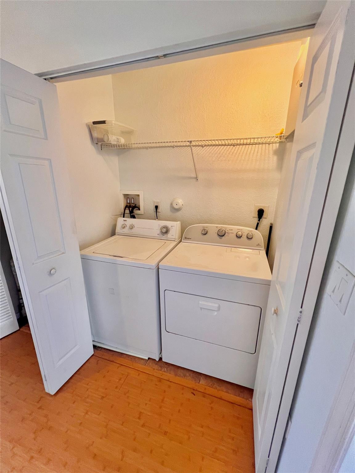 Lyons Indust Park 71-1 B - Residential Lease