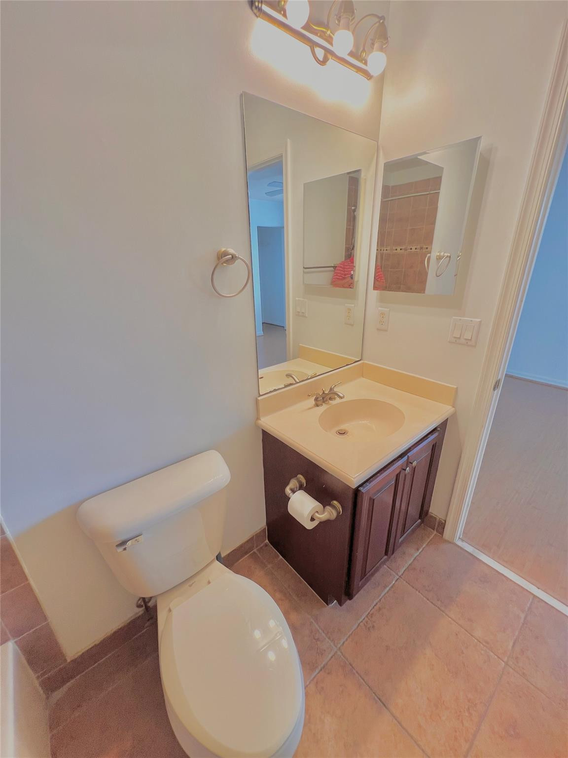 Lyons Indust Park 71-1 B - Residential Lease