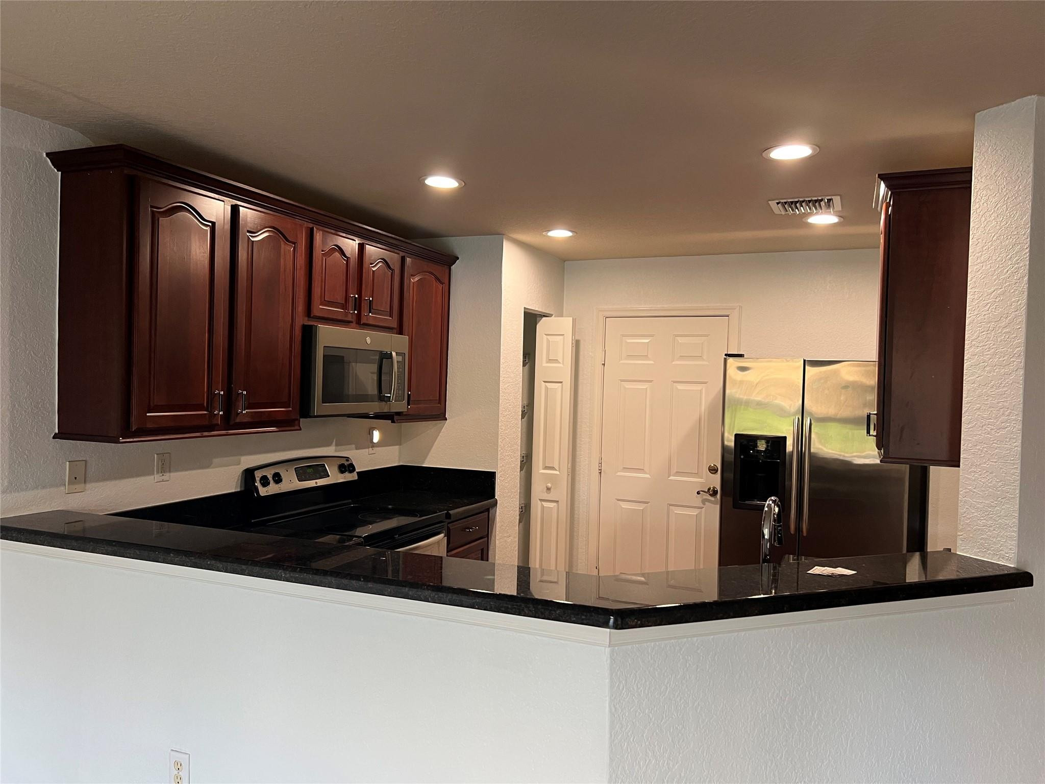 Lyons Indust Park 71-1 B - Residential Lease