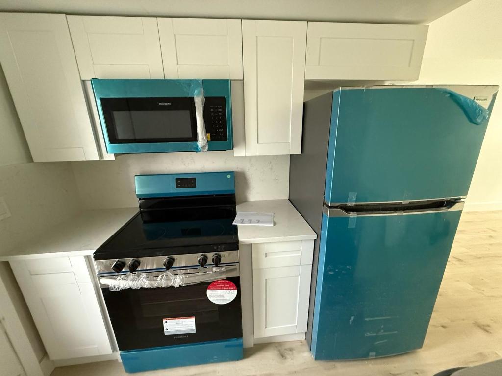 1480 E Sample Road 103