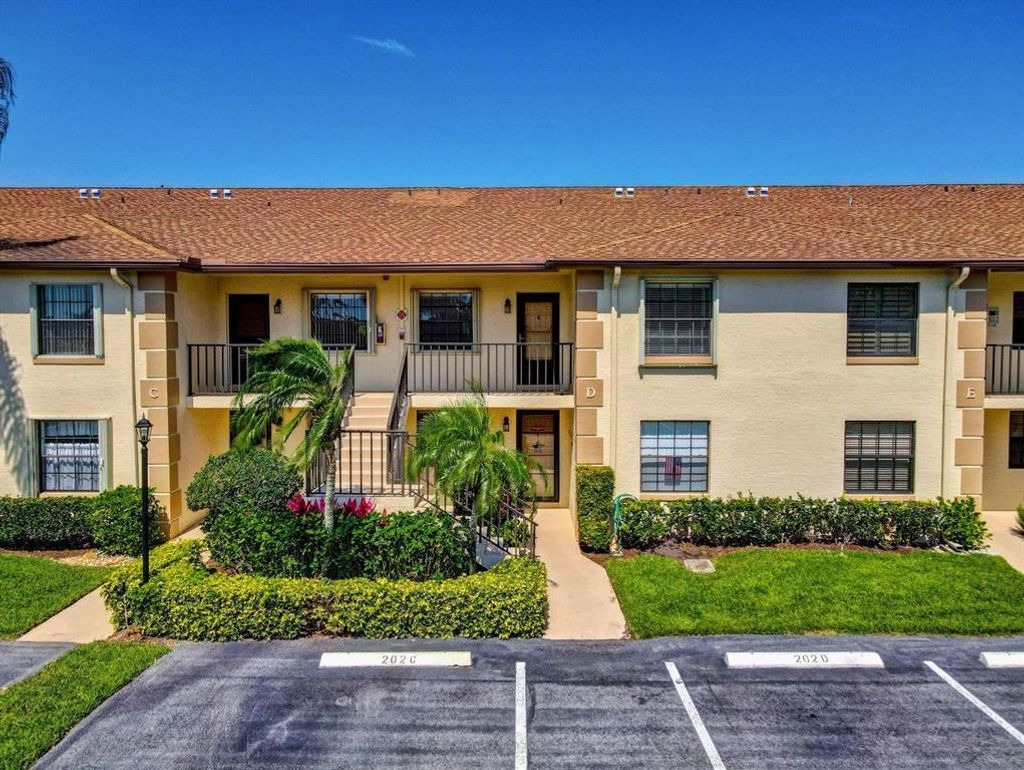 Photo of 202 Pinecrest Circle Cir #D, Jupiter, FL 33458 (MLS # R10708292)