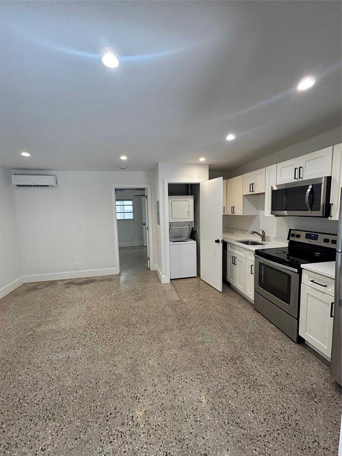 Now available for rent—this bright and updated 1-bedroom, 1-bathroom apartment in the heart of Victoria Park offers a clean, modern living space in a prime location. The kitchen features stainless steel appliances, quartz countertops, and classic terrazzo flooring throughout. Includes an in-unit washer and dryer and an updated bathroom.
Enjoy the comfort of a spacious walk-in closet and the convenience of an assigned parking spot. Pet-friendly and located just minutes from Las Olas, Downtown Fort Lauderdale, beaches, and major shopping.