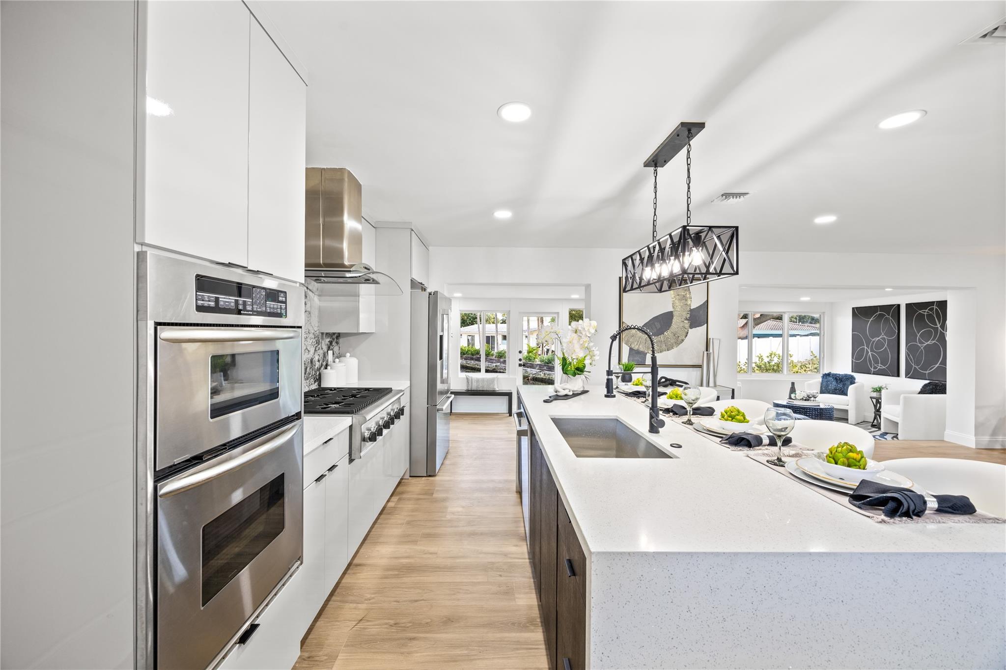 3400 NE 17th Way, Oakland Park, FL, 33334/$699,900 2 3400 NE 17th Way