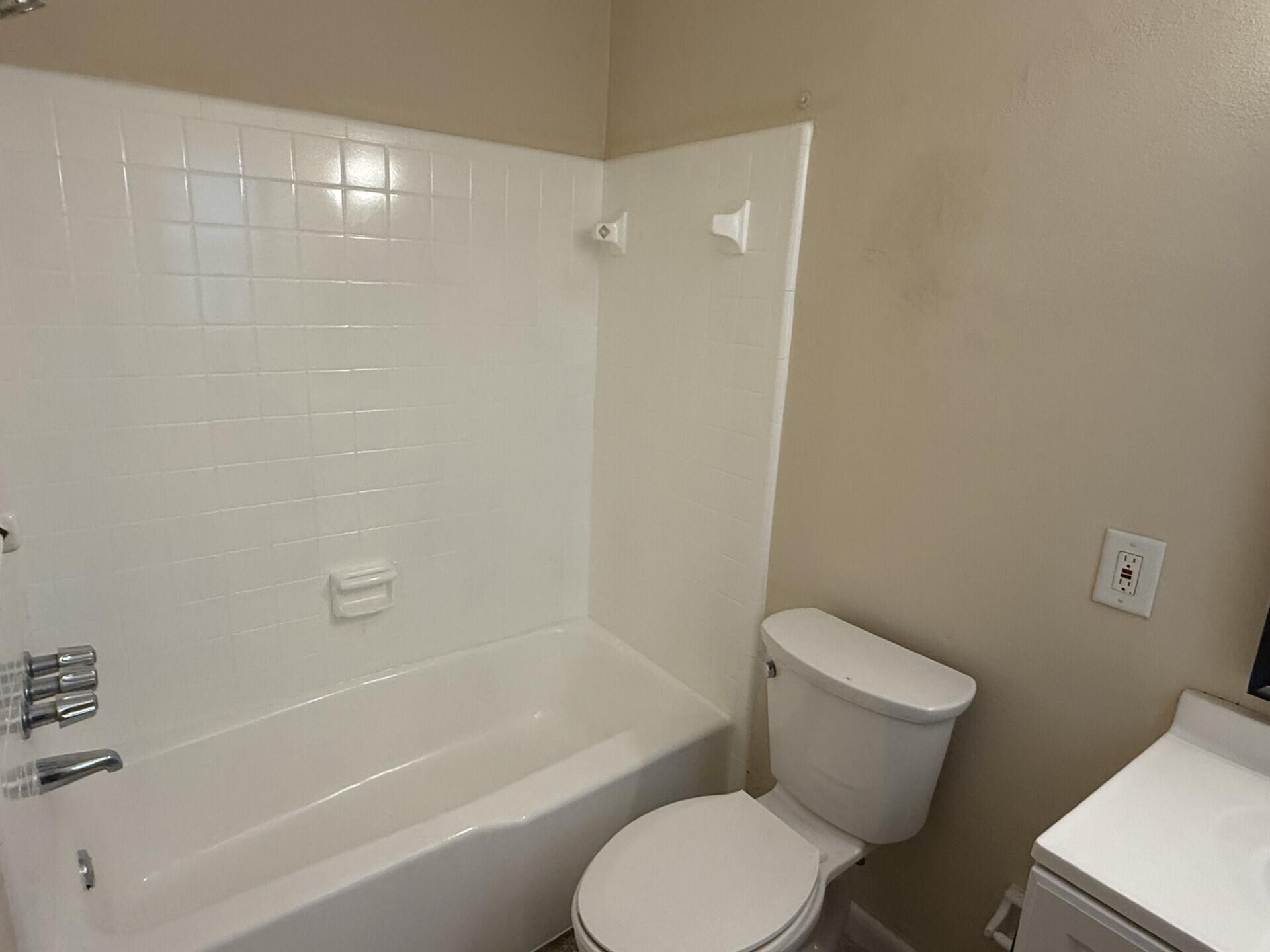 LAKE WORTH TOWN OF - Residential Lease