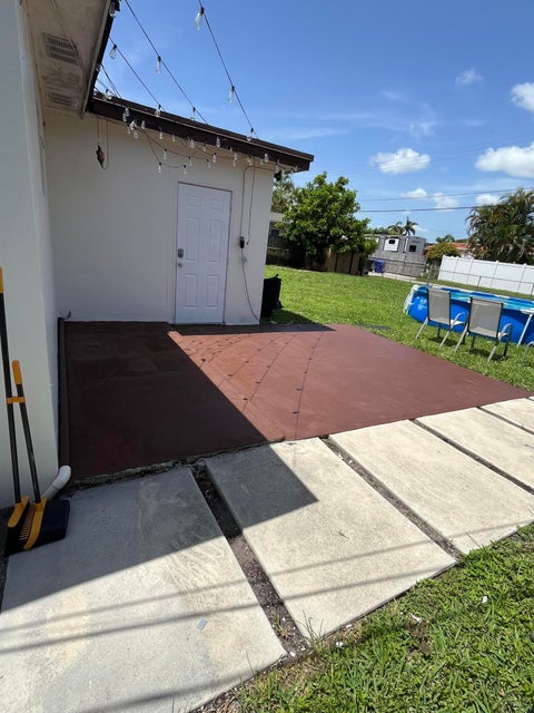 Tiny photo for 2220 N 47th Avenue, Hollywood, FL 33021 (MLS # B26046839)