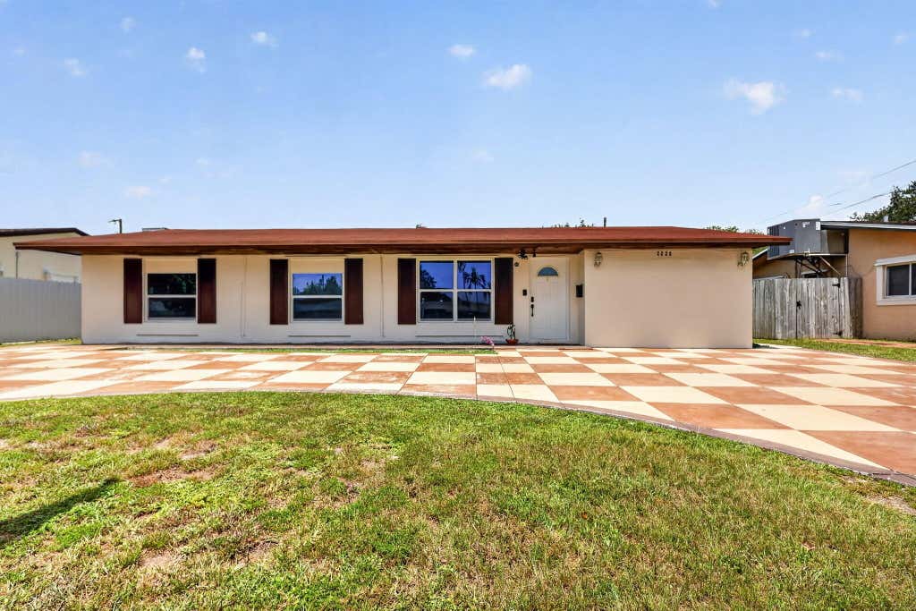 Photo of 2220 N 47th Avenue, Hollywood, FL 33021 (MLS # B26046839)