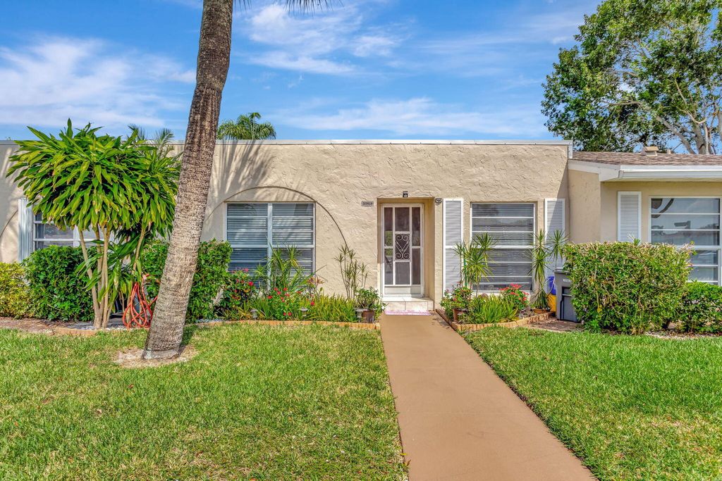 Photo of 20818 Vinesta Circle, Boca Raton, FL 33433 (MLS # R11069167)