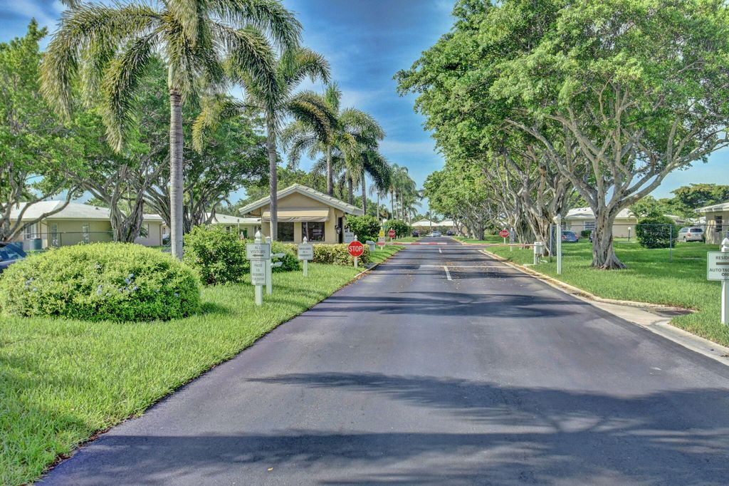 Photo of 20818 Vinesta Circle, Boca Raton, FL 33433 (MLS # R11069167)