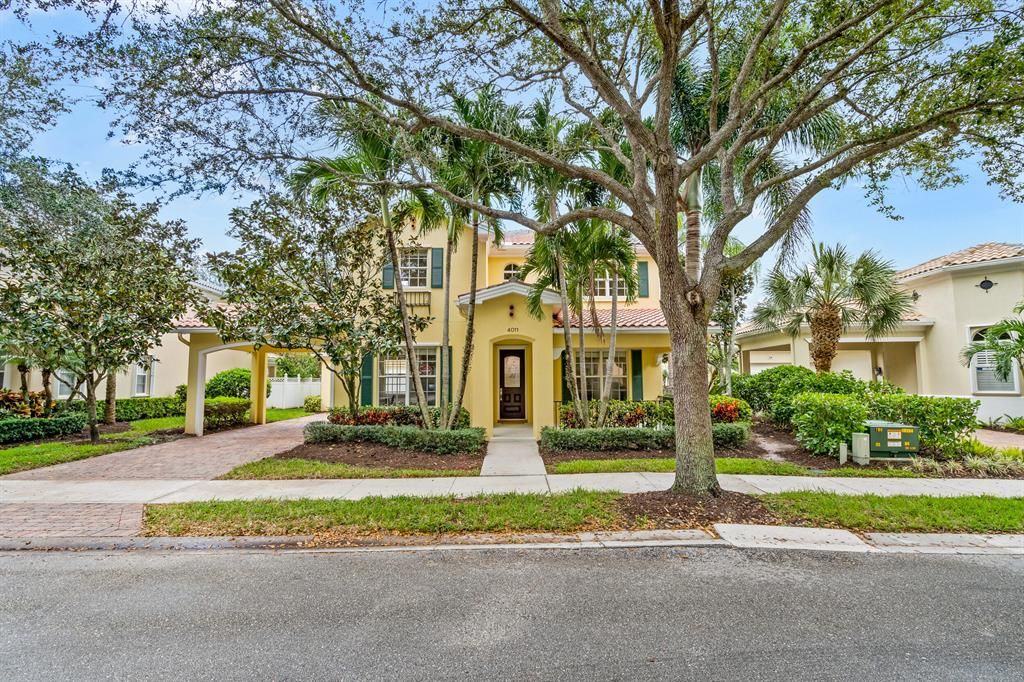 Photo of 4011 Community Drive, Jupiter, FL 33458 (MLS # R10850848)
