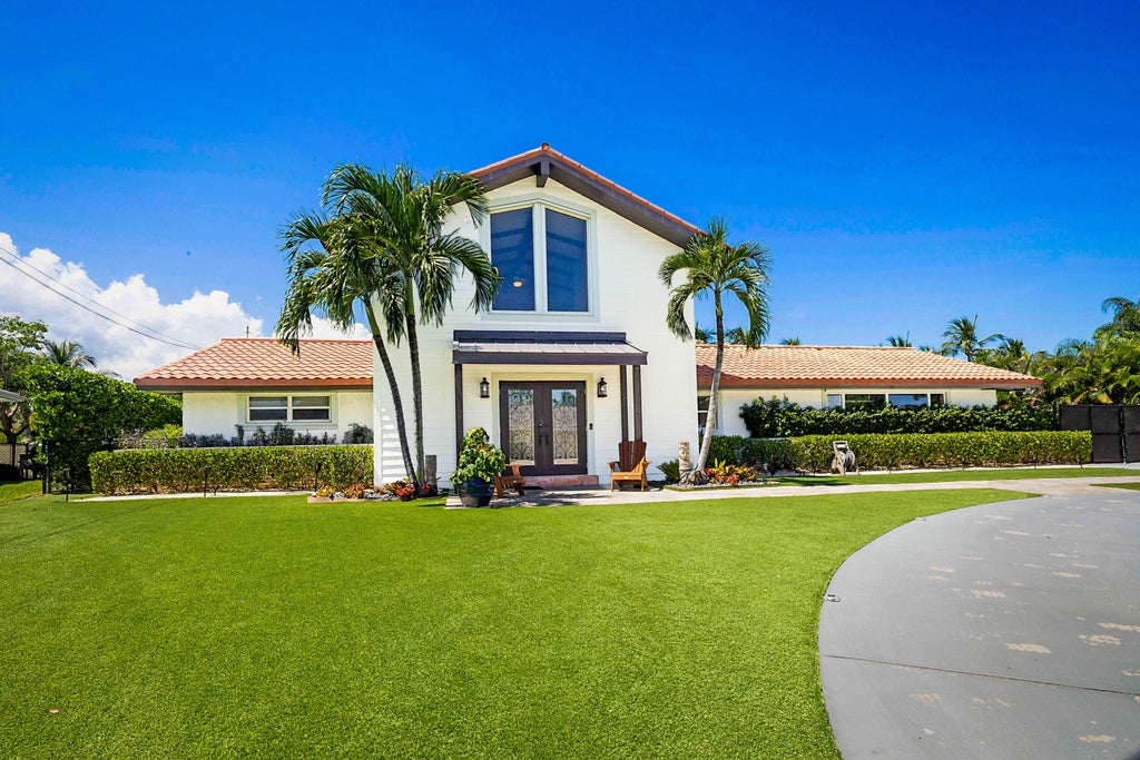 Photo of 71 FAIRVIEW W, Tequesta, FL 33469 (MLS # B26077517)