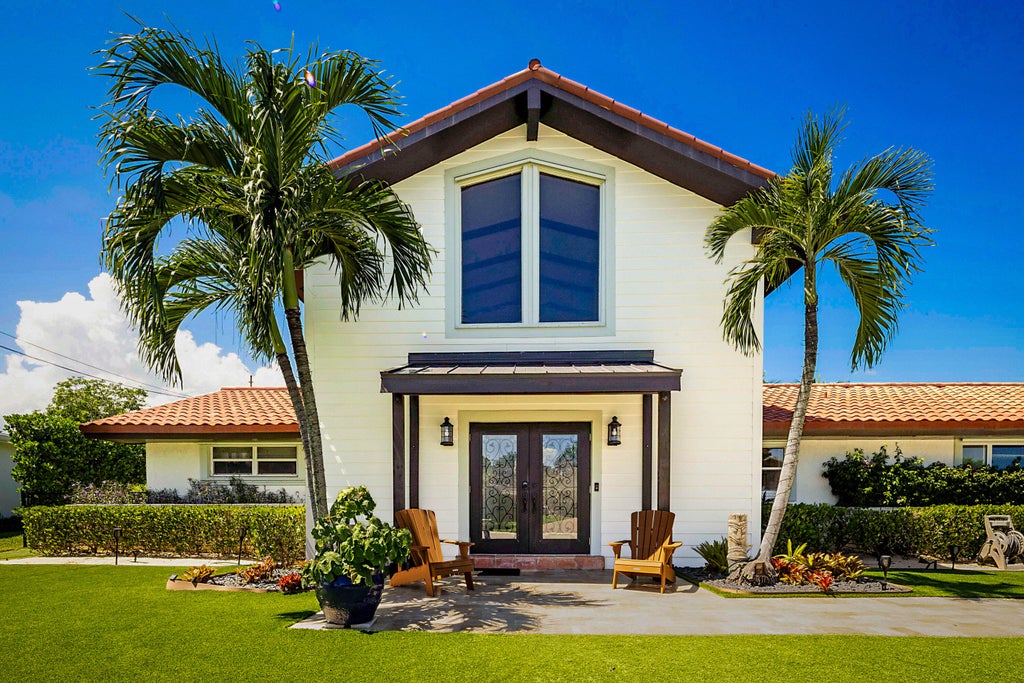 Photo of 71 FAIRVIEW W, Tequesta, FL 33469 (MLS # B26077517)