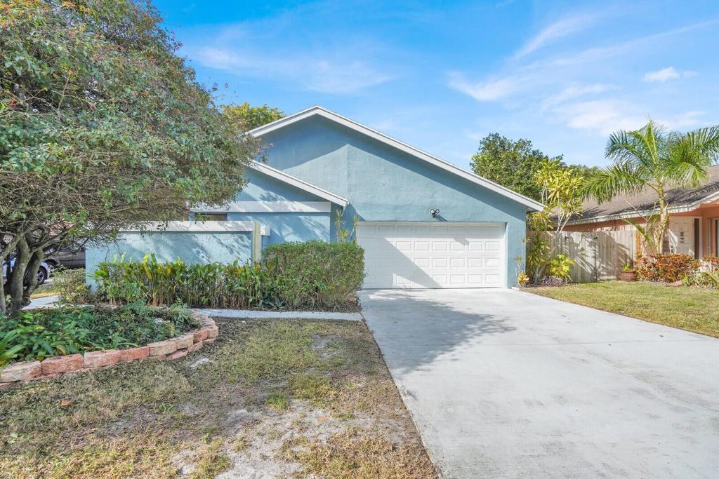 Photo of 940 Rainberry Lake Drive, Delray Beach, FL 33445 (MLS # R11152308)