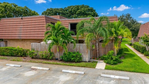 Photo of 2003 20TH Lane, Palm Beach Gardens, FL 33418 (MLS # B26083271)