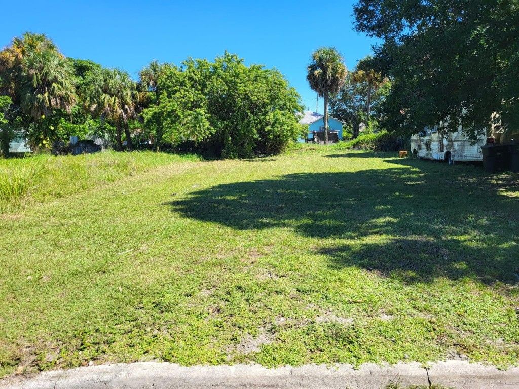 Photo of 704 Dundas Court, Fort Pierce, FL 34950 (MLS # F10416219)