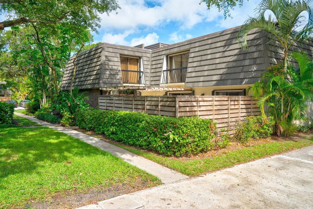 Photo of 1307 13th Terrace, Palm Beach Gardens, FL 33418 (MLS # R10893200)