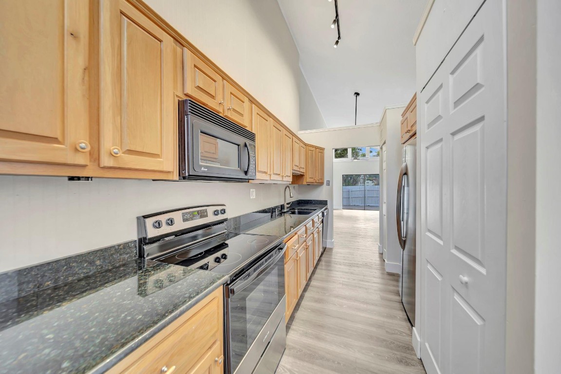 WATERSIDE VILLAS - Residential