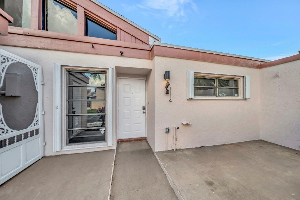 WATERSIDE VILLAS - Residential