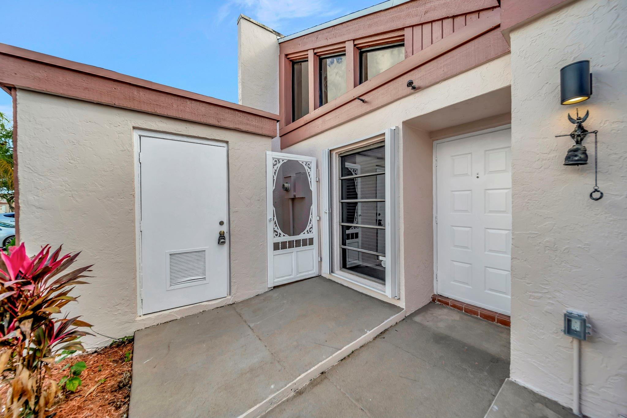 WATERSIDE VILLAS - Residential