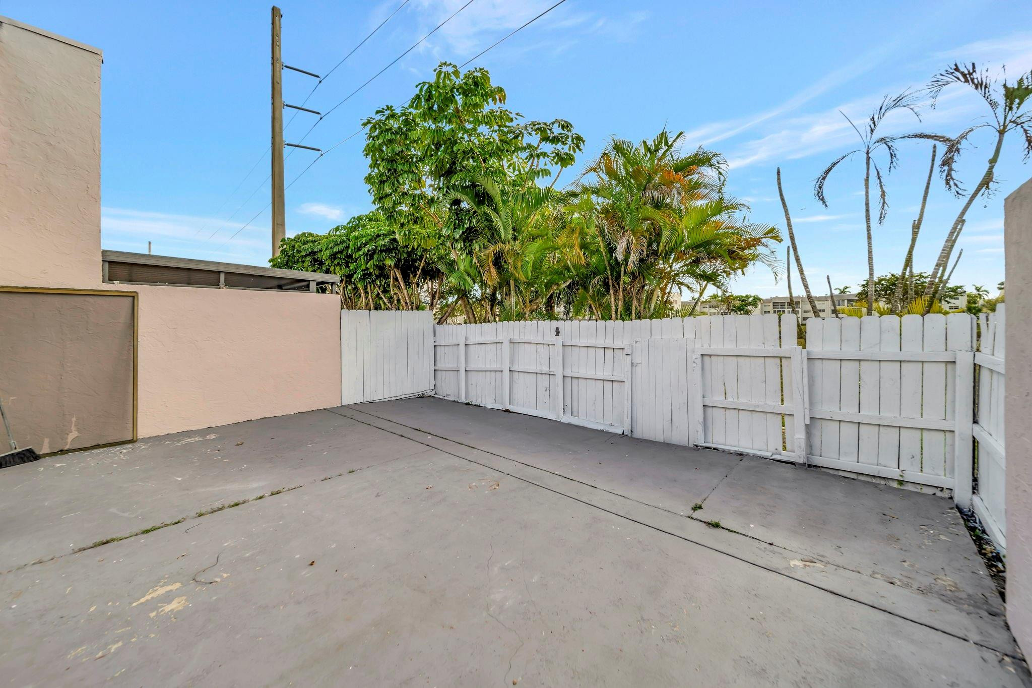 WATERSIDE VILLAS - Residential