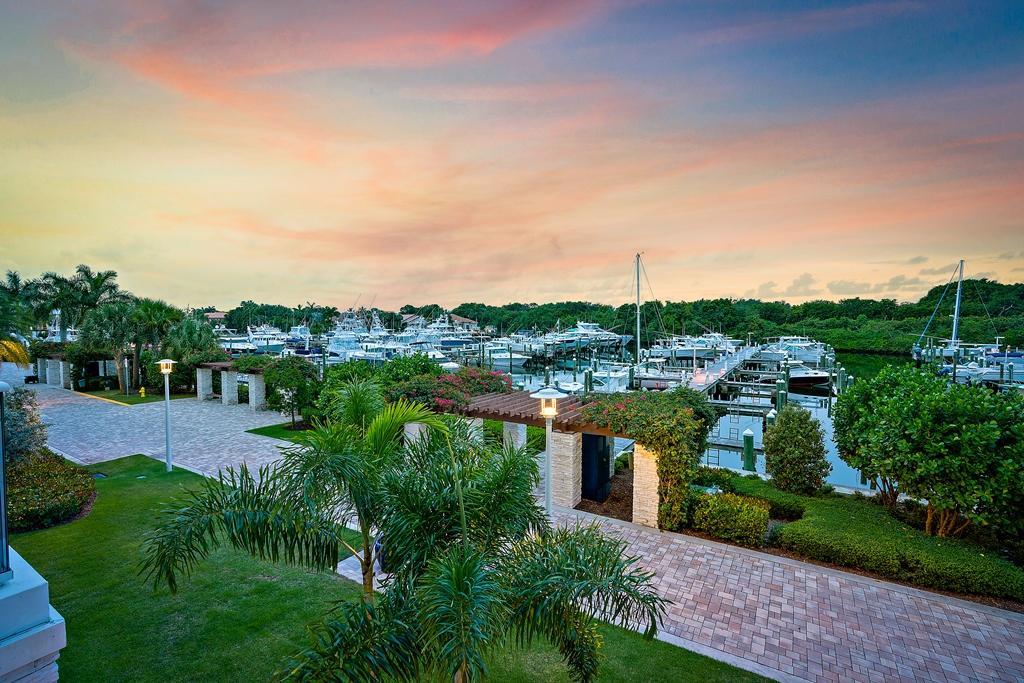 AZURE CONDO - Residential