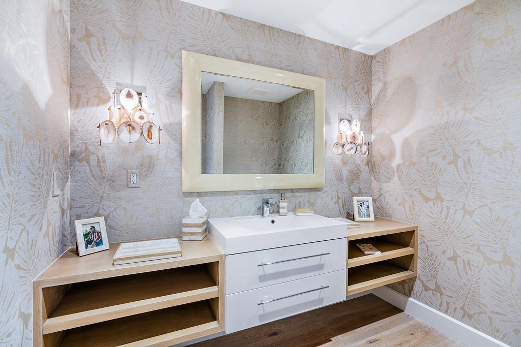 AZURE CONDO - Residential