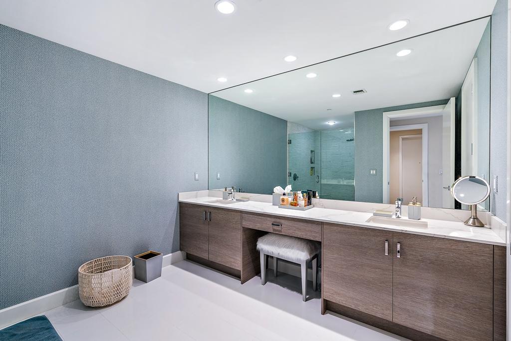 AZURE CONDO - Residential