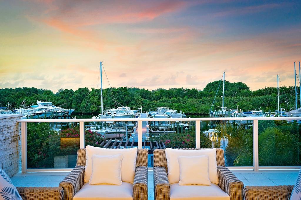 AZURE CONDO - Residential