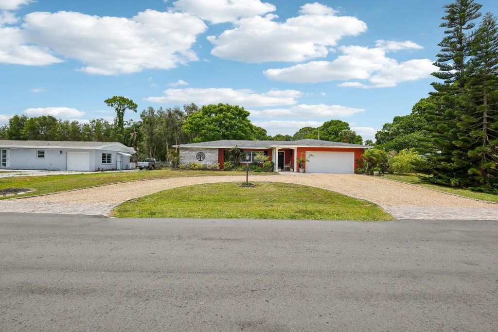 Photo of 1125 36th Avenue, Vero Beach, FL 32960 (MLS # R11151461)