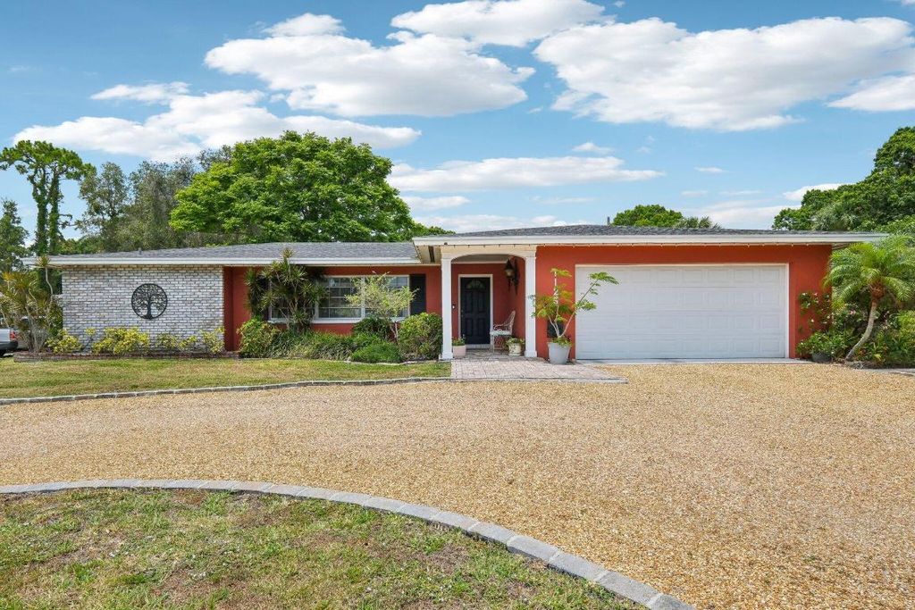 Photo of 1125 36th Avenue, Vero Beach, FL 32960 (MLS # R11151461)