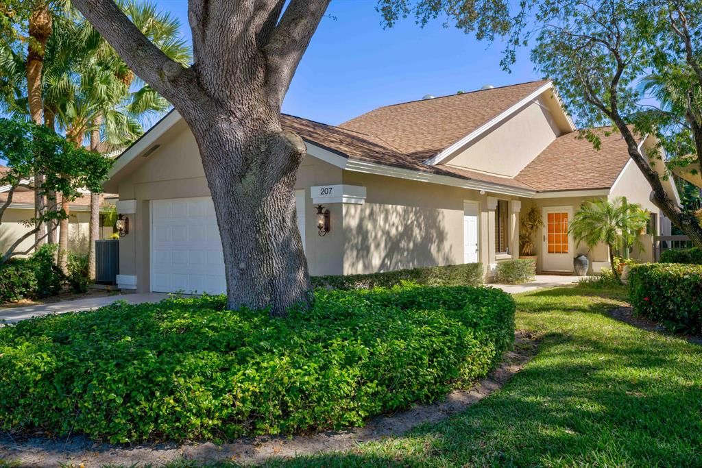 Photo of 207 E River Park Drive, Jupiter, FL 33477 (MLS # R10774833)