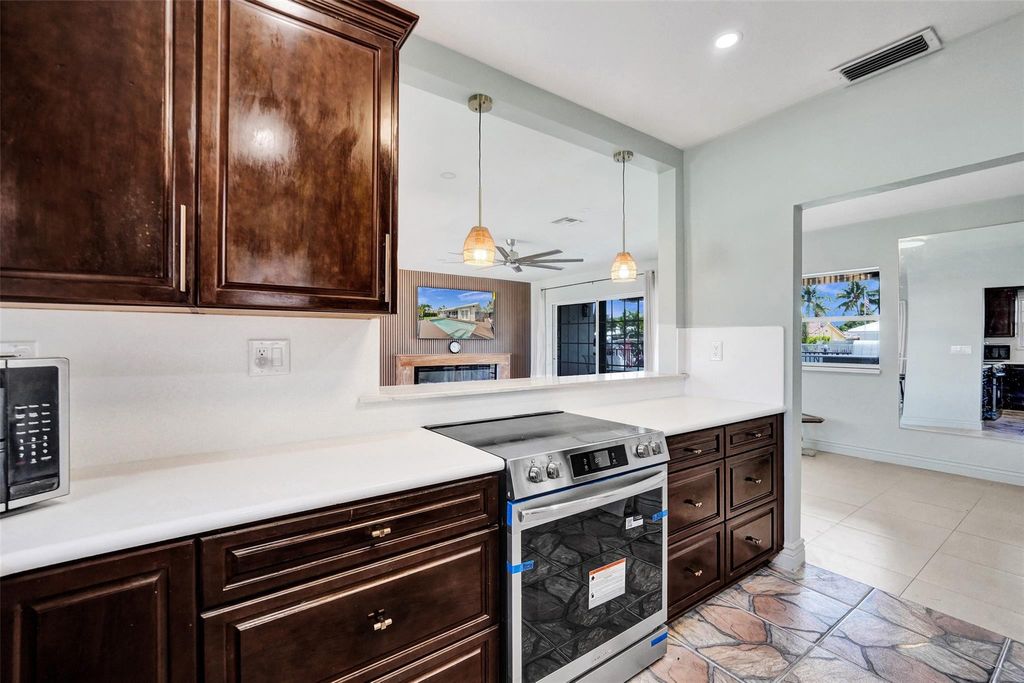 Photo of 391 SE 15th Avenue, Pompano Beach, FL 33060 (MLS # B26021146)