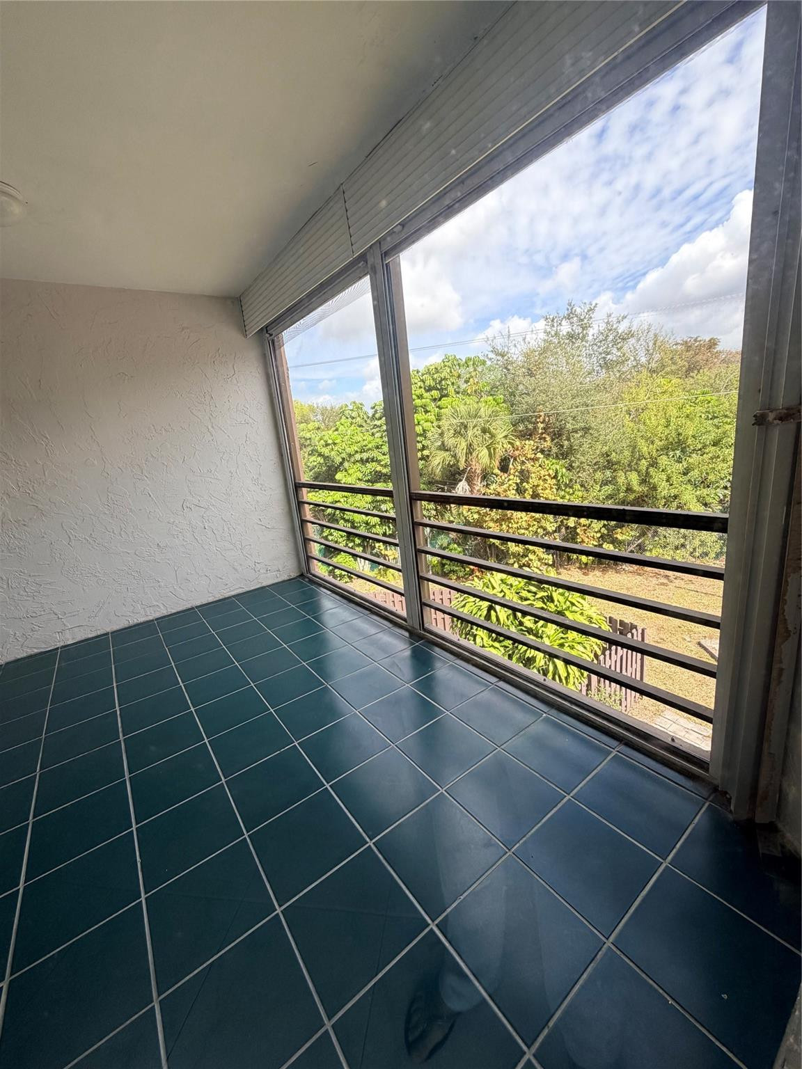 LE CHATEAU CONDO - Residential Lease