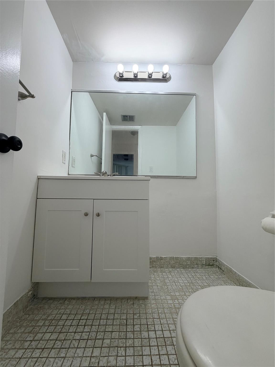 LE CHATEAU CONDO - Residential Lease