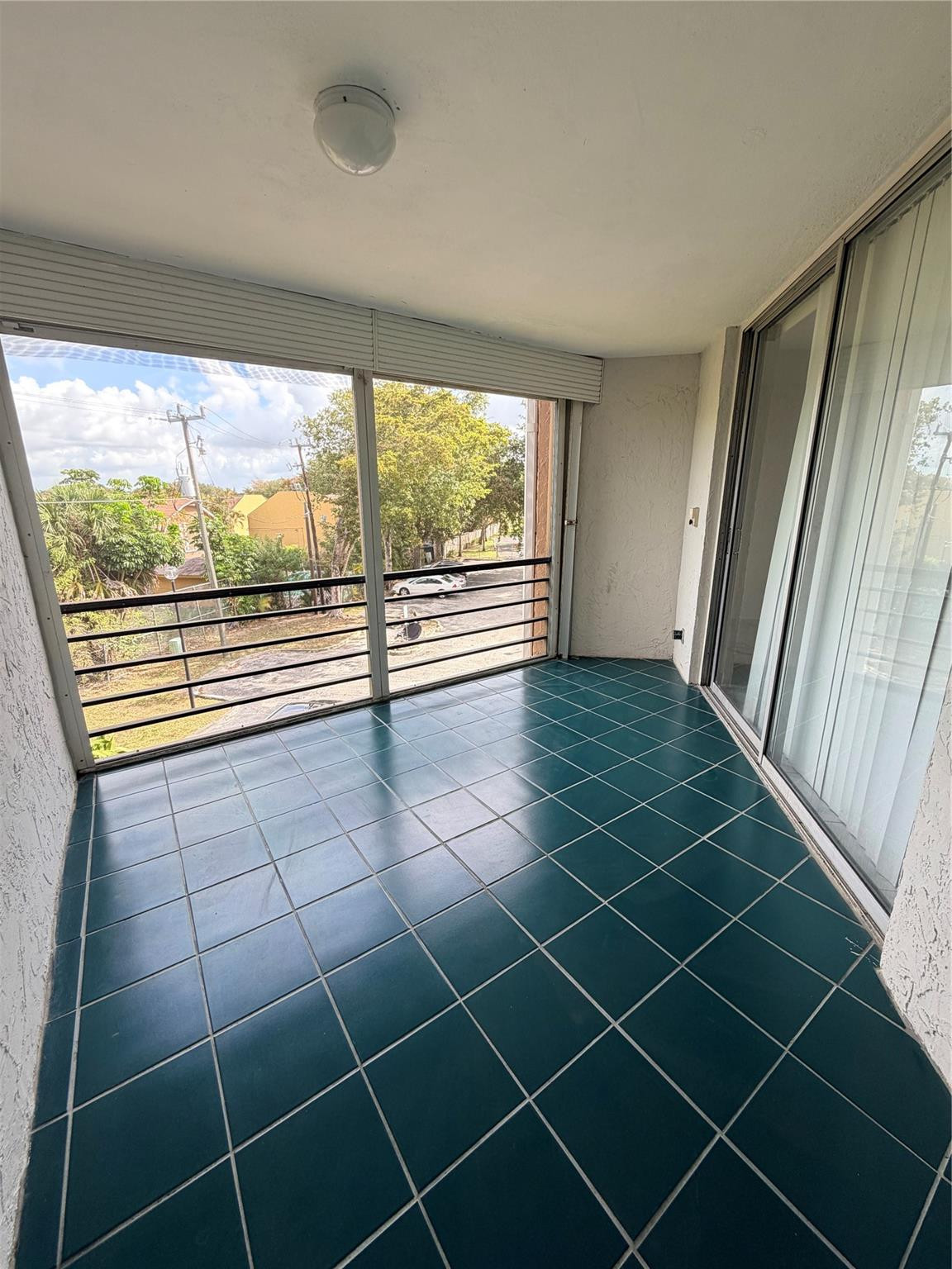 LE CHATEAU CONDO - Residential Lease