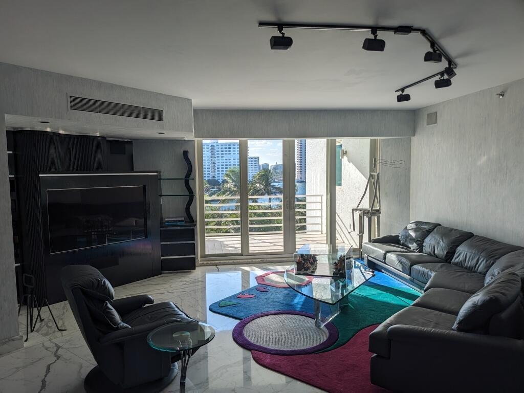 PRESIDENTIAL PLACE CONDO - Residential