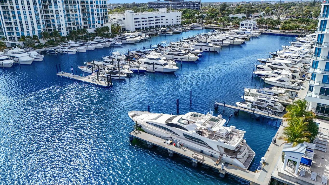 MARINA PALMS RESIDENCES NORTH CONDO - Residential