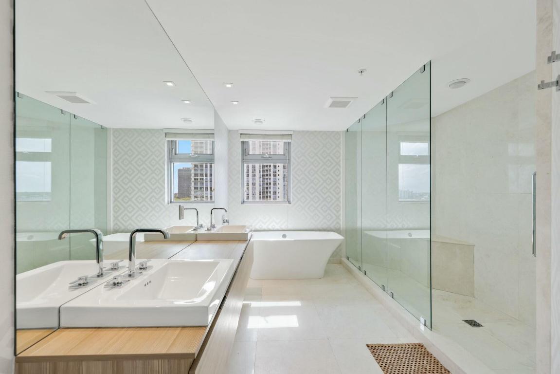 MARINA PALMS RESIDENCES NORTH CONDO - Residential