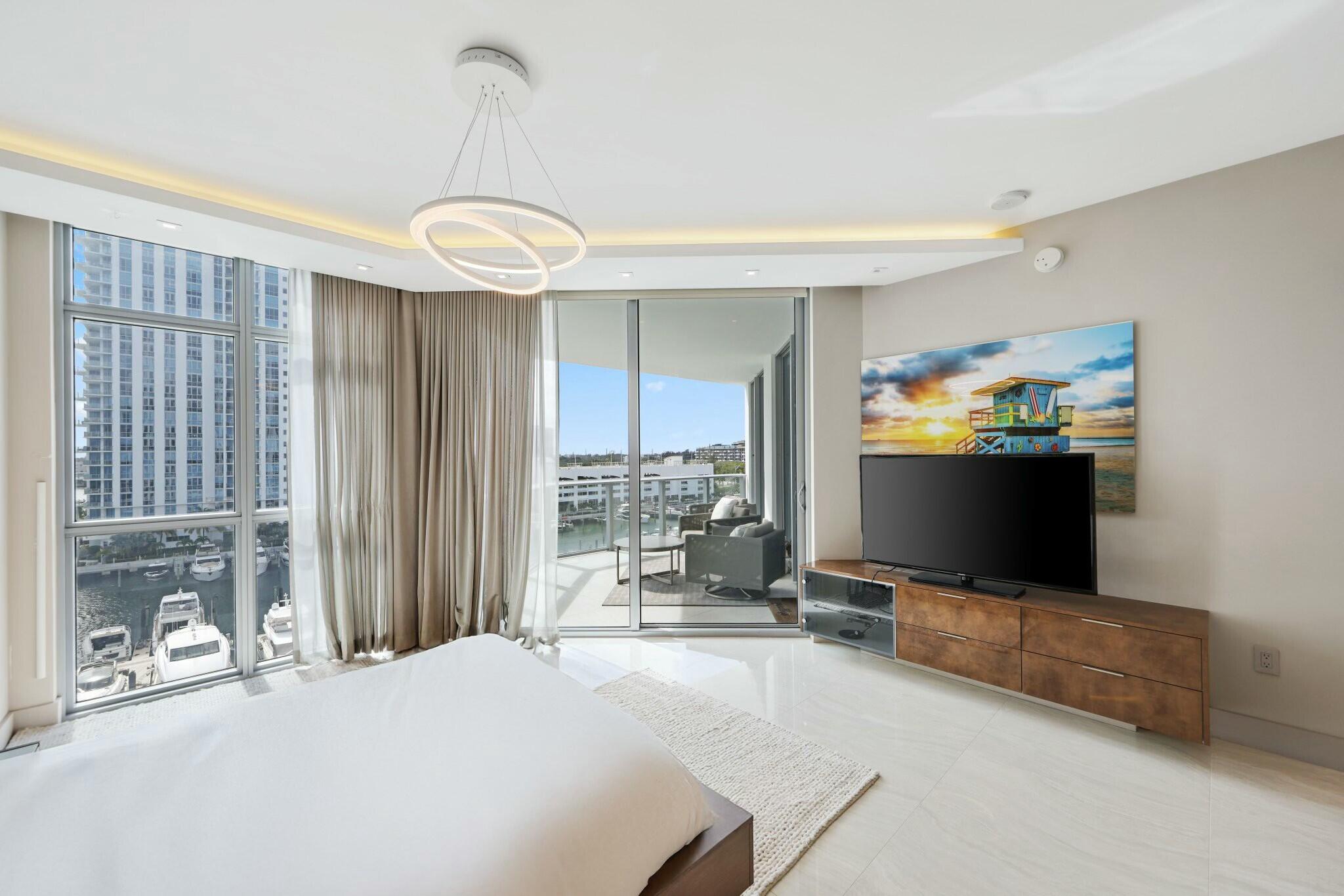 MARINA PALMS RESIDENCES NORTH CONDO - Residential