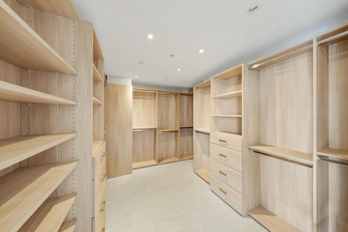 MARINA PALMS RESIDENCES NORTH CONDO - Residential