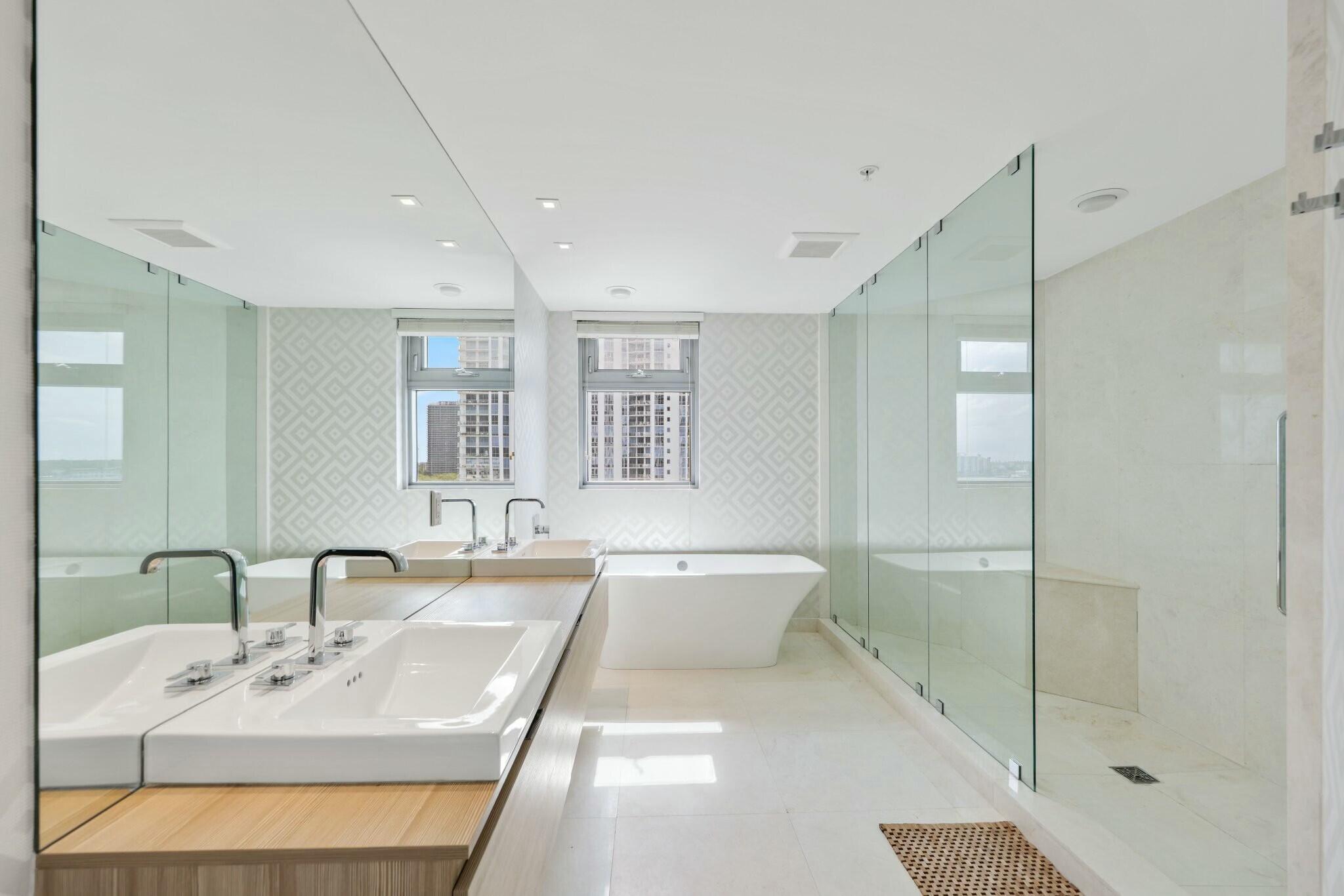 MARINA PALMS RESIDENCES NORTH CONDO - Residential