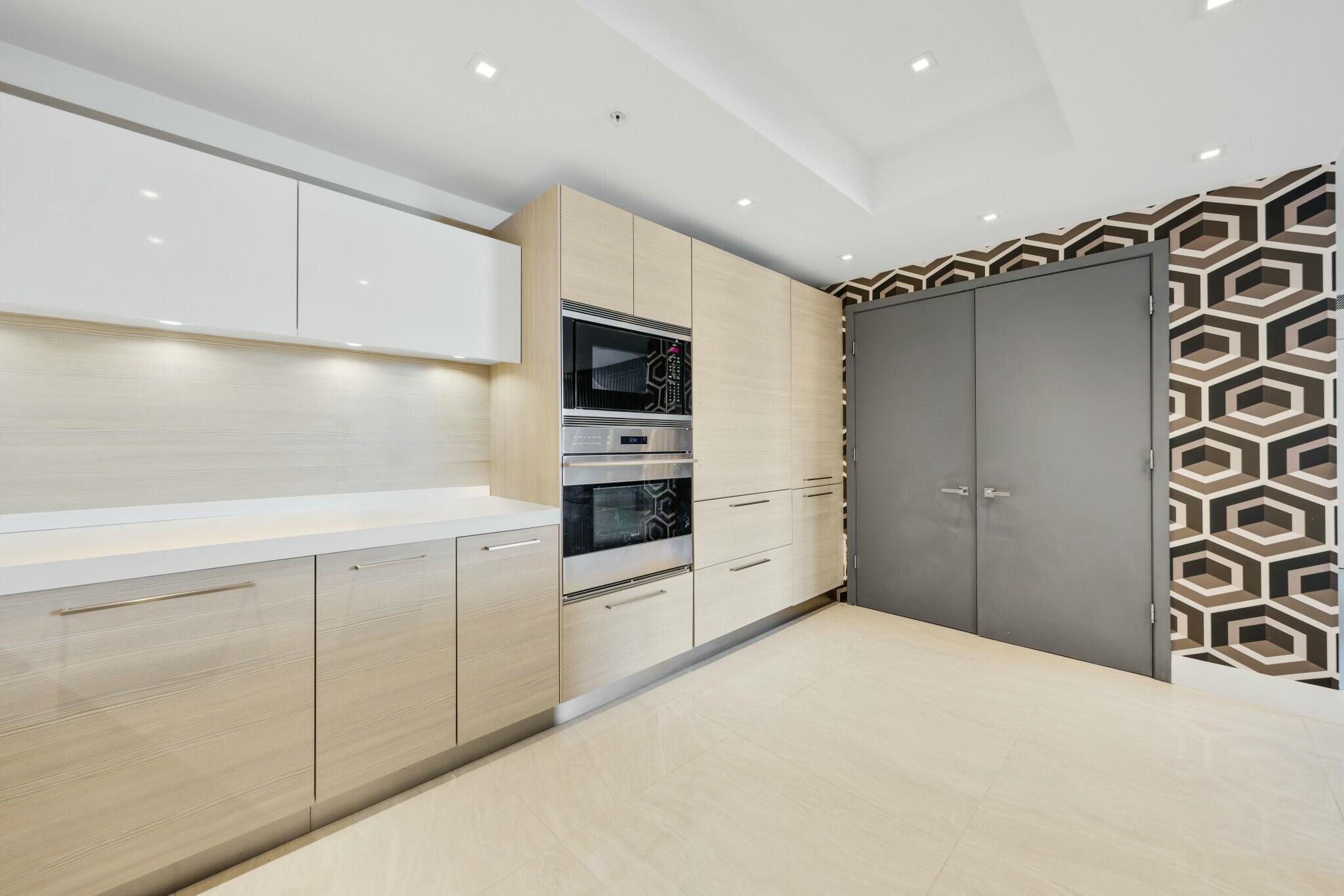 MARINA PALMS RESIDENCES NORTH CONDO - Residential